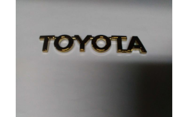 Шильдик Toyota хор.качество11.4*2см золото