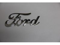 Надпись 'Ford