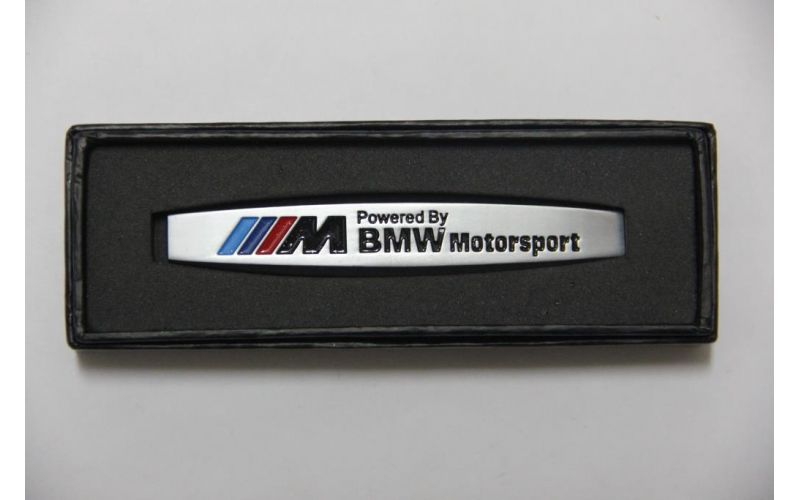 Шильдик BMW Motosport на крыло серебристый 9.8х1.8см